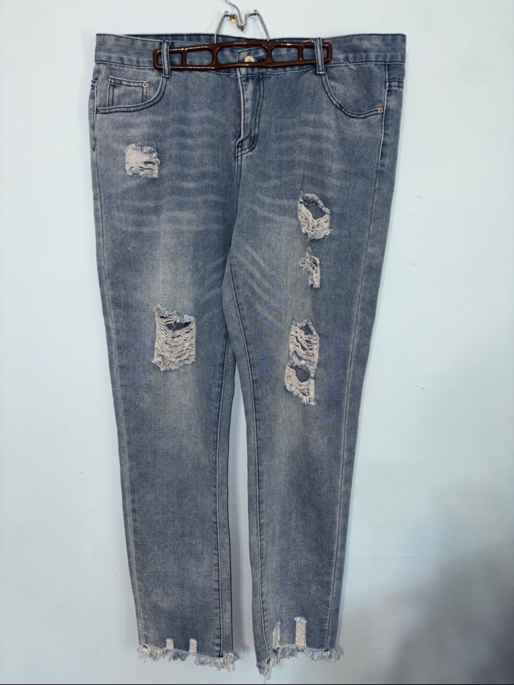 2xl heavily distressed straight leg medium wash jeans. Runs slightly small. Raw